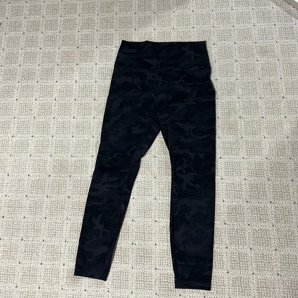 Lululemon Black Camo WunderUnder leggings - 8